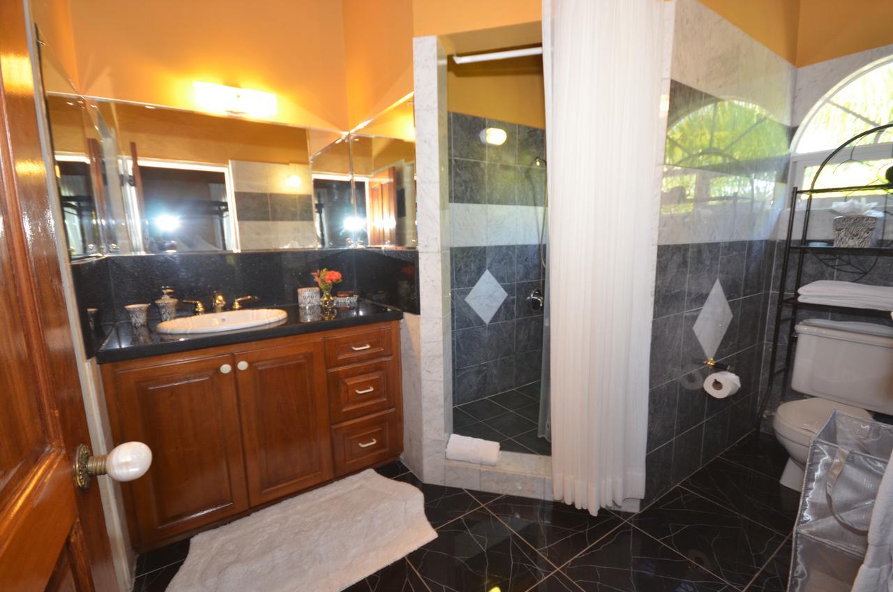 Summerhill Four Bedroom Villa Монтего Бей Екстериор снимка